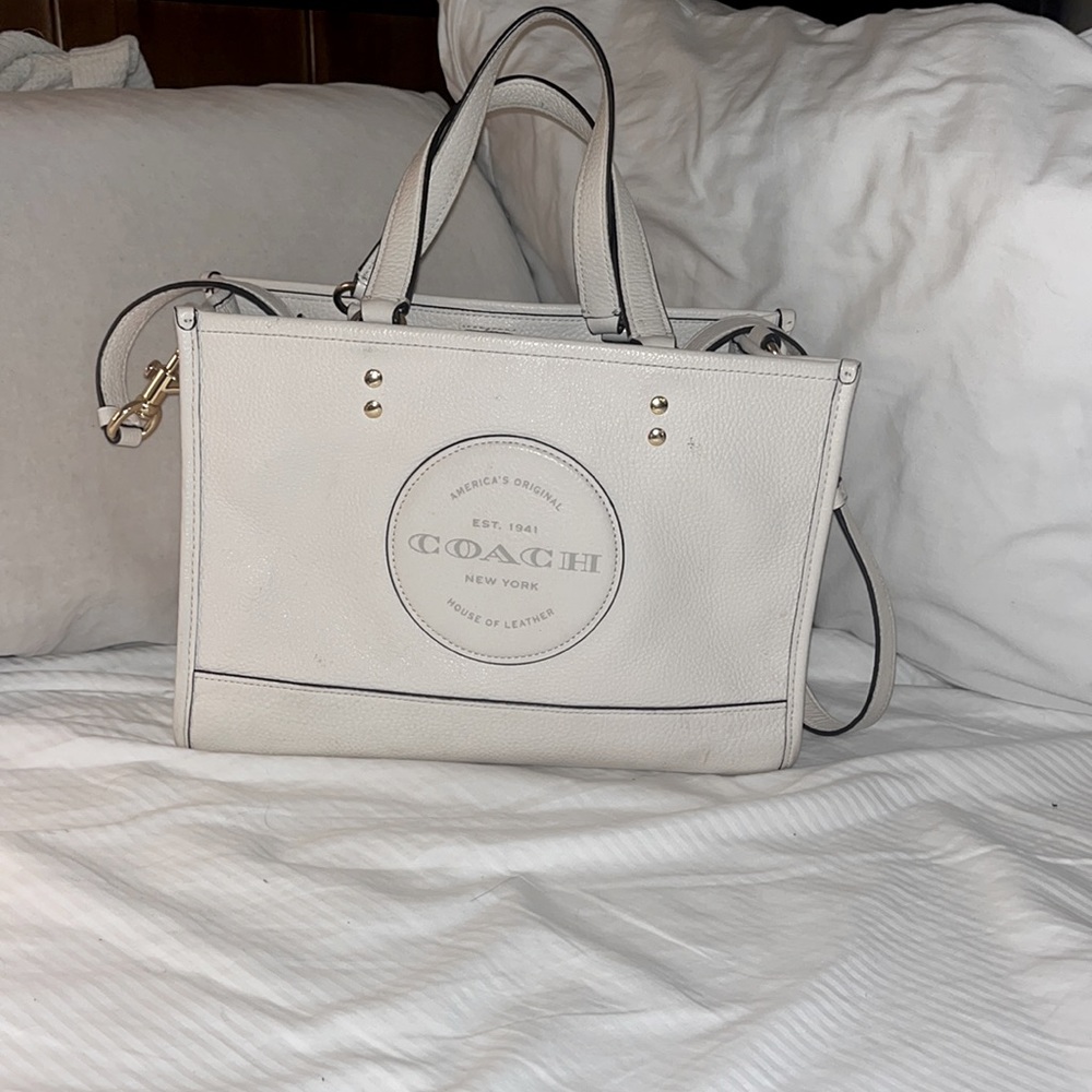 COACH- Medium White Tote Bag w shoulder strap